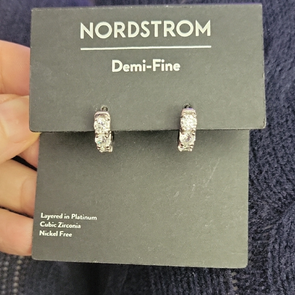 NWT Nordstrom Small hoop earrings‎